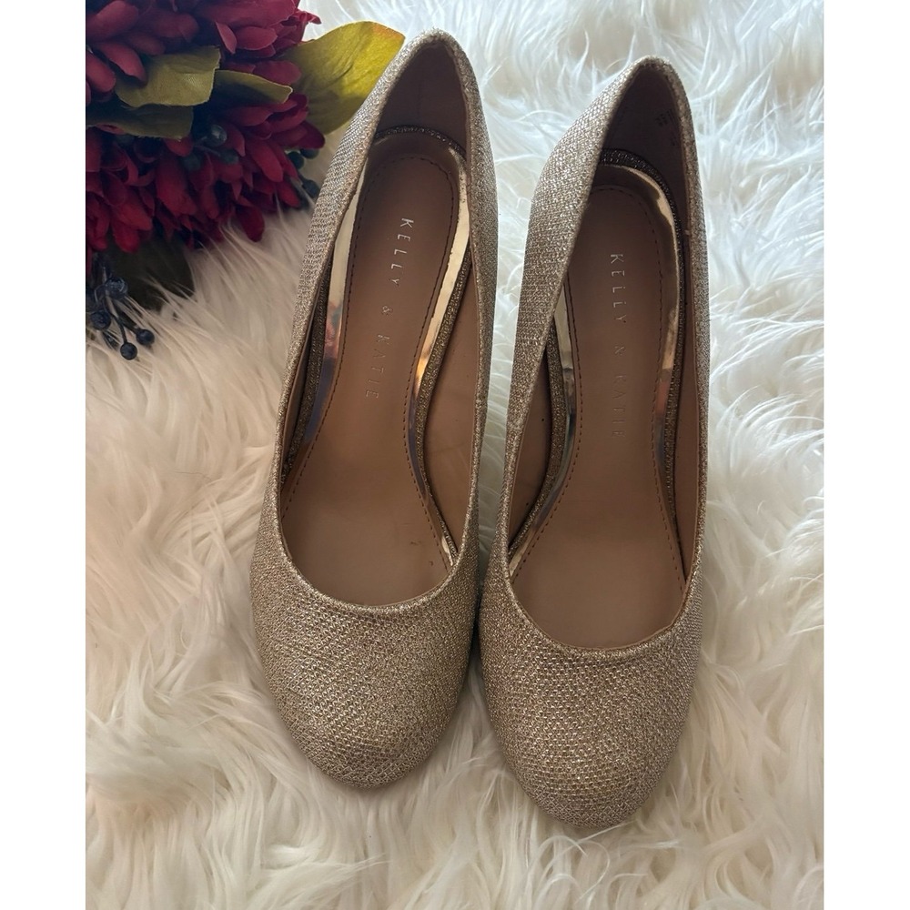Gold heels size 7.5